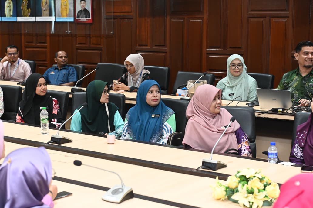 LAWATAN PENANDAARASAN EKOSISTEM KONDUSIF SEKTOR AWAM (EKSA) KOLEJ MATRIKULASI KELANTAN (KMKt) KE UNIVERSITI MALAYSIA KELANTAN (UMK)